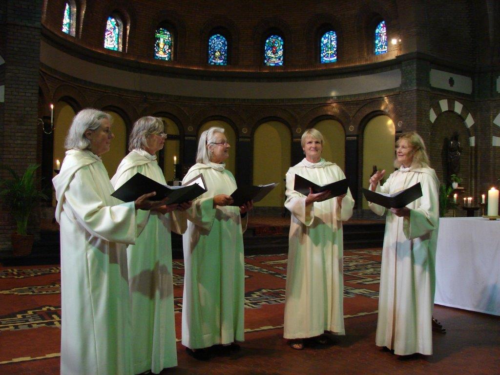 Schola Catharina Arnhem zingt op 26 juli 2014 in de Johannes de Doperkerk in Wageningen